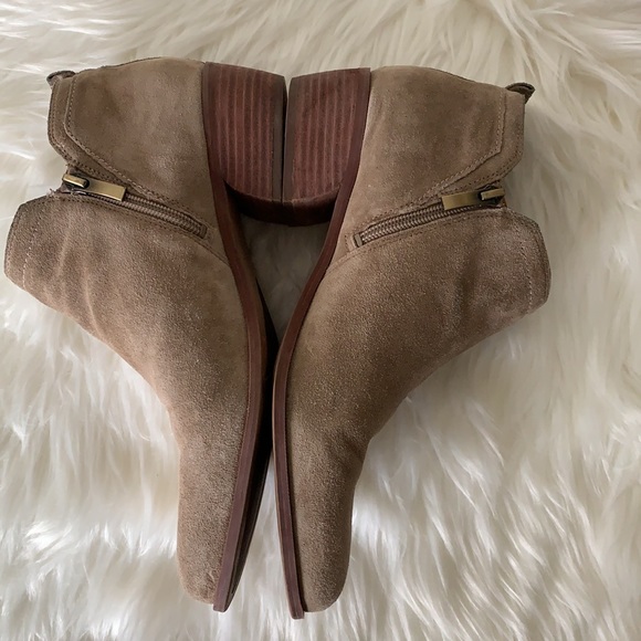Franco Sarto Tan Suede Booties Wooden Heel Size 9.5 - Picture 3 of 11